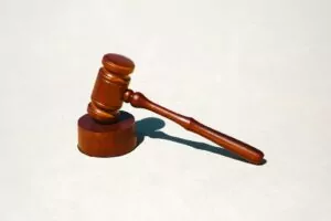 Conciliateur de justice, petit marteau